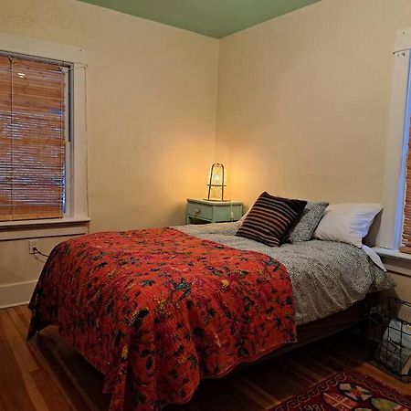 Blue Dog Accommodations Eastend Luaran gambar