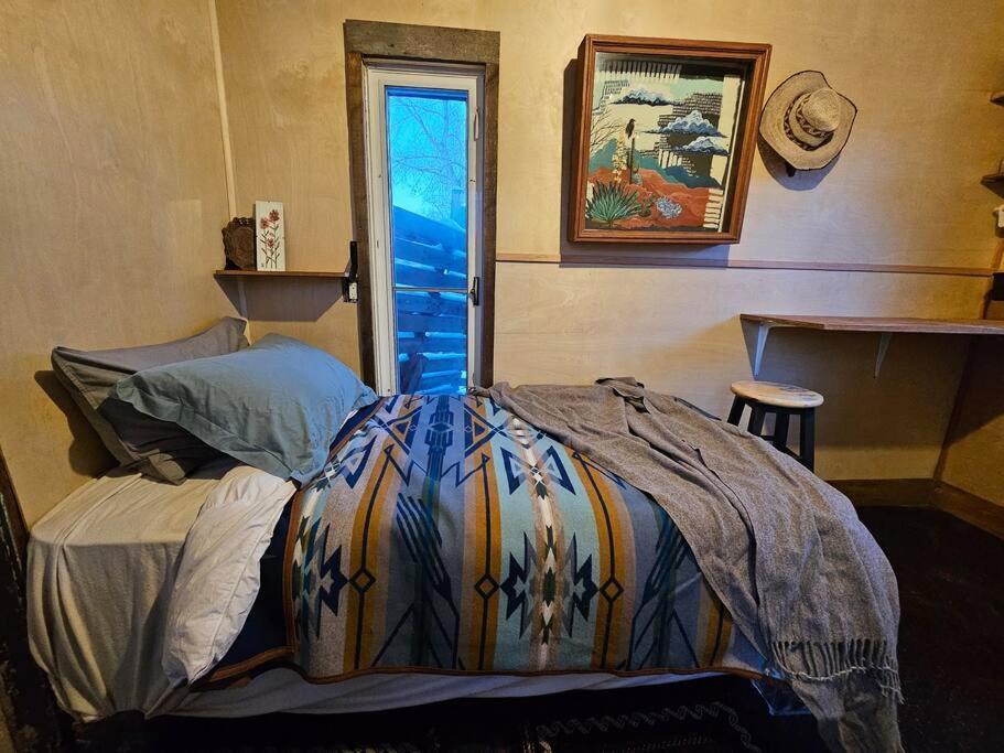 Blue Dog Accommodations Eastend Luaran gambar