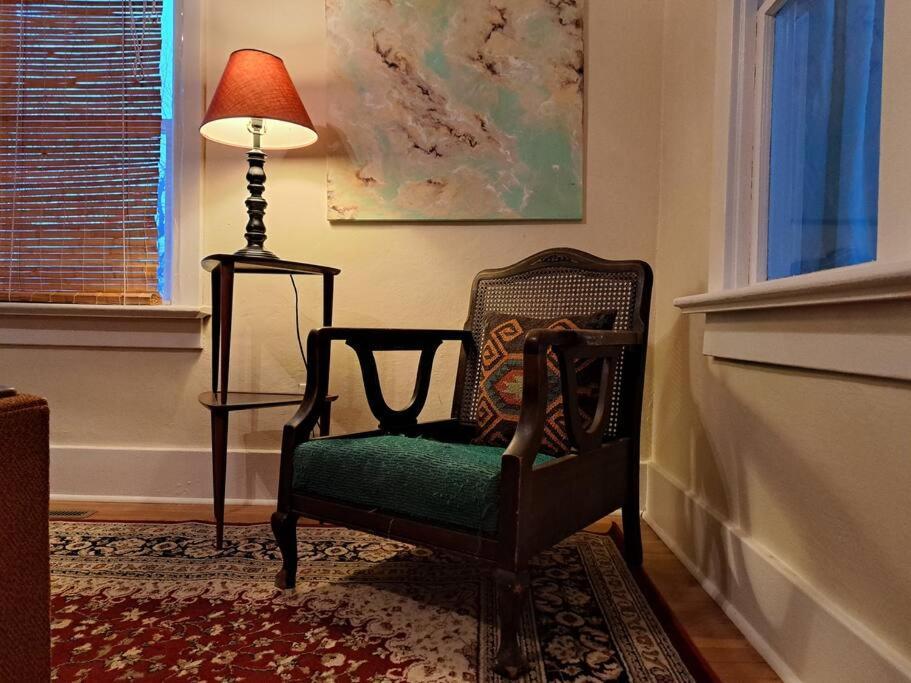 Blue Dog Accommodations Eastend Luaran gambar