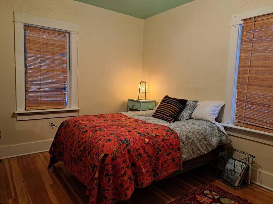 Blue Dog Accommodations Eastend Luaran gambar