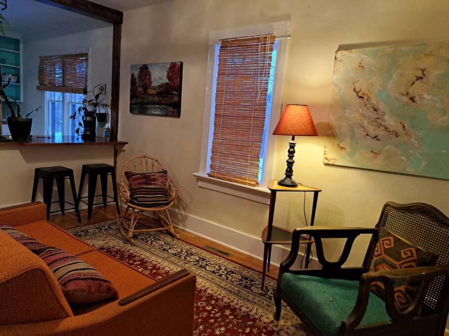 Blue Dog Accommodations Eastend Luaran gambar
